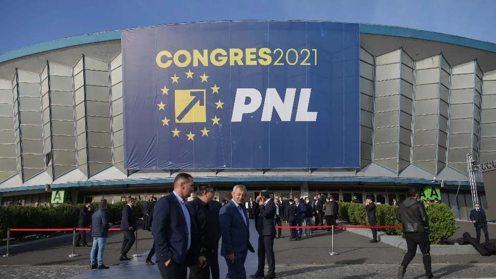 Primele incidente la congresul PNL: S-au RUPT perdelele care secretizau zona votului