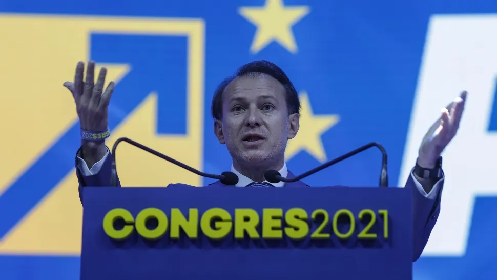 Florin Cîțu, discurs întrerupt de huidulei: "Superman, du-te acasă!". Mii de voci îi cer DEMISIA - atmosferă de meci