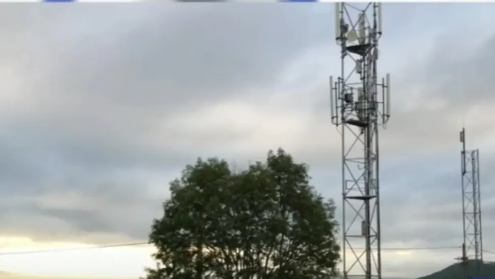 Doi călugări au incendiat o antenă 5G, în Franța. Incredibil cum și-au justificat gestul 