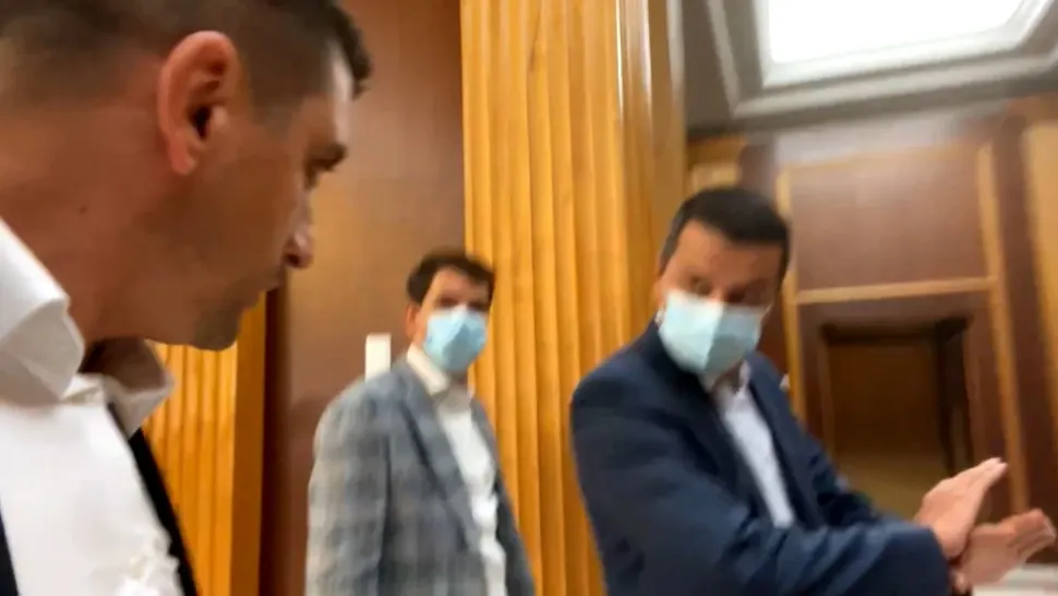 VIDEO Spectacol pe holurile Parlamentului, între George Simion și Sorin Grindeanu, pe tema moțiunii