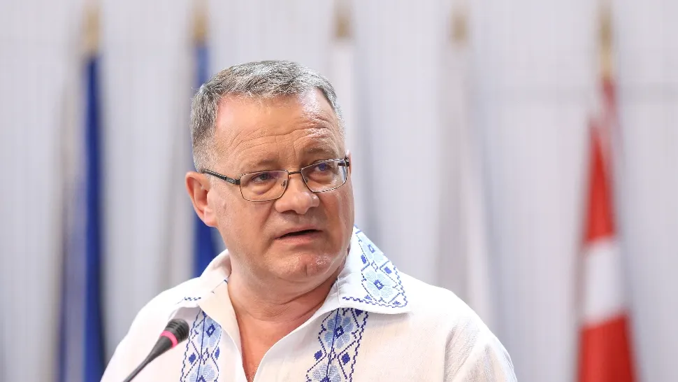 TU DECIZI. Dosar de candidat. Adrian Oros, ministrul care încasa și salariu de profesor fără să fie la catedră