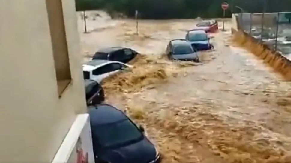 VIDEO | Ploile torențiale au făcut ravagii în Spania. Mașini măturate de puhoaie, circulație blocată. Imaginile DEZASTRULUI