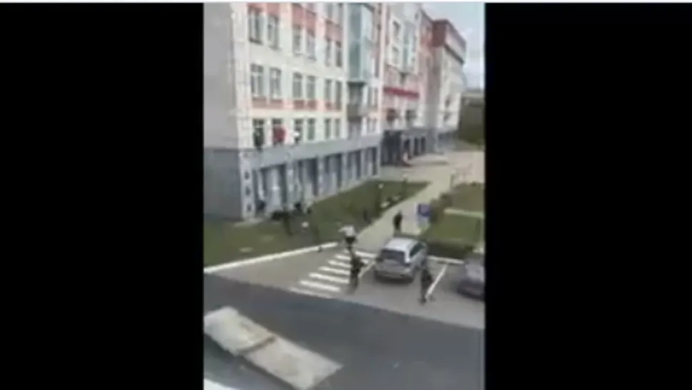 Incident ARMAT la o universitate din Rusia: Cel puțin 8 morți confirmați și 6 răniți. Imagini ȘOCANTE cu studenții care sar de la etaj