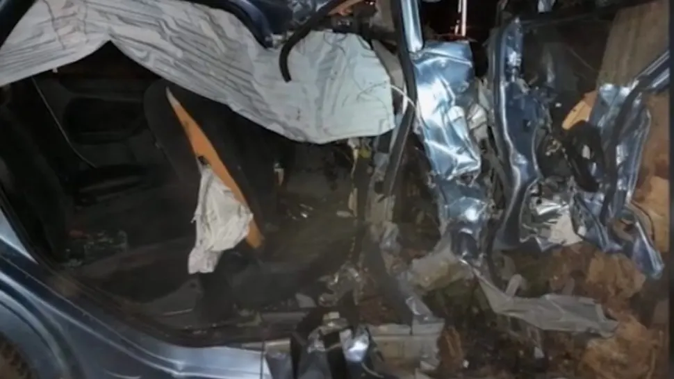 Accident teribil cu trei tineri în Suceava: Un băiat de 17 ani a MURIT pe loc, alți doi se află în stare gravă la spital