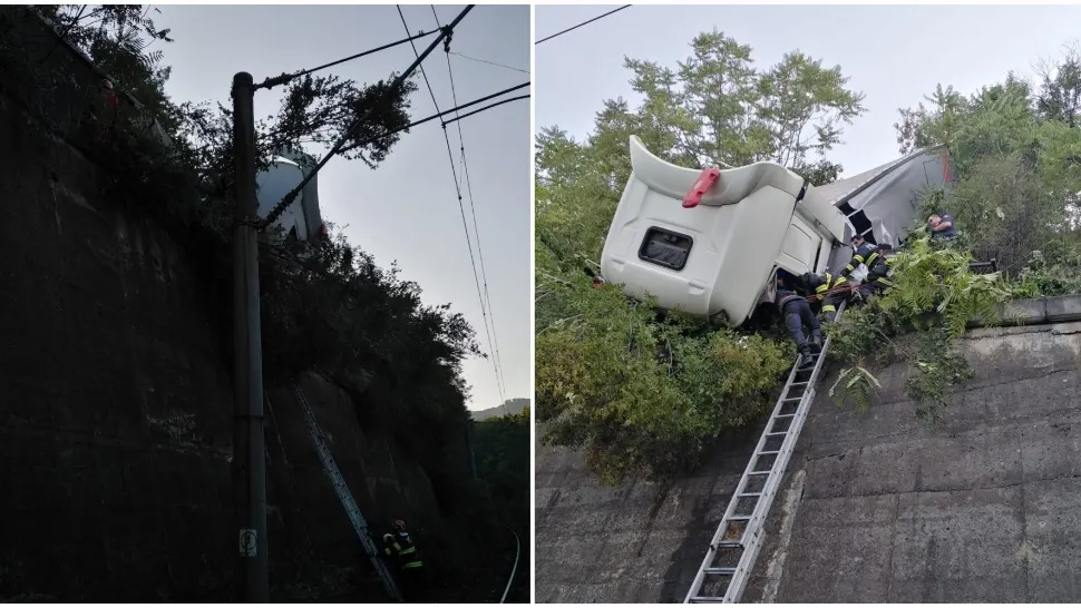 FOTO Accident grav în apropiere de Orșova: TIR căzut în râpă, șofer blocat în cabină - Mai multe trenuri, afectate