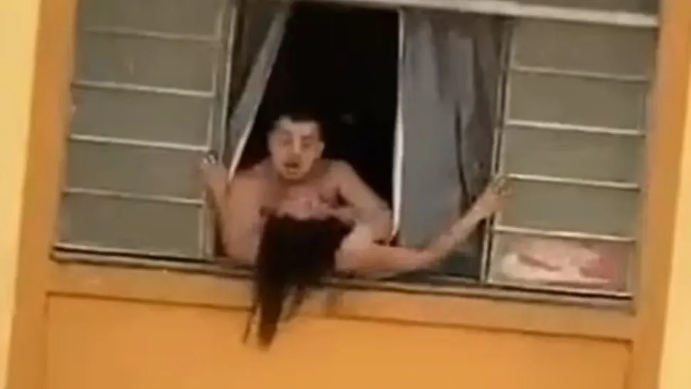 VIDEO | Scene șocante, în Brazilia. O femeie însărcinată a încercat să sară de la etaj de frica soțului agresiv 