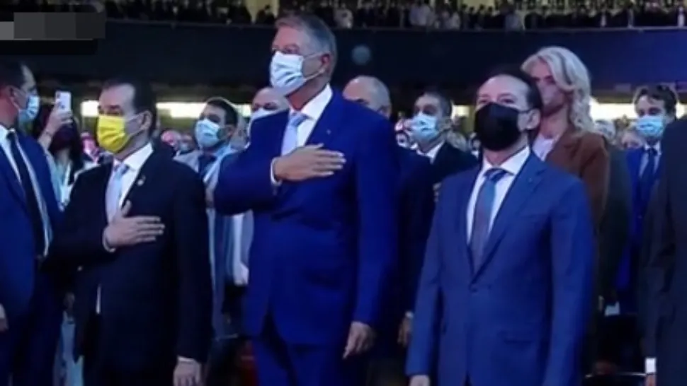 Klaus Iohannis, întâmpinat la Congres de ambii candidați ai PNL: Mai mulți liberali au strigat: „Orban, Orban!”