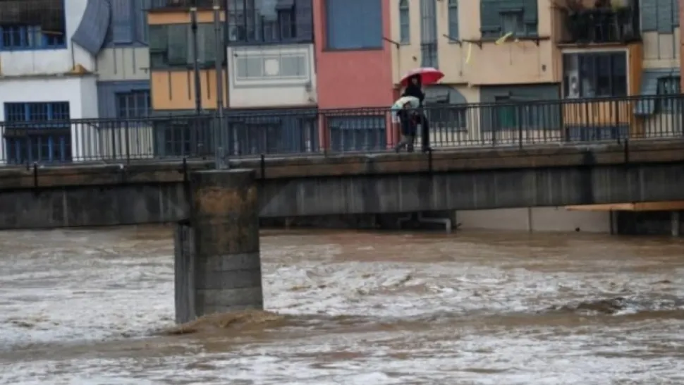 O furtună a făcut ravagii în mai multe orașe din Spania. Cod portocaliu de precipitații abundente - VIDEO