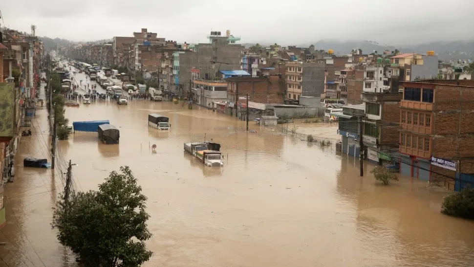FOTO-VIDEO Inundații devastatoare în Nepal! Sute de case, MĂTURATE de ape și zeci de persoane EVACUATE