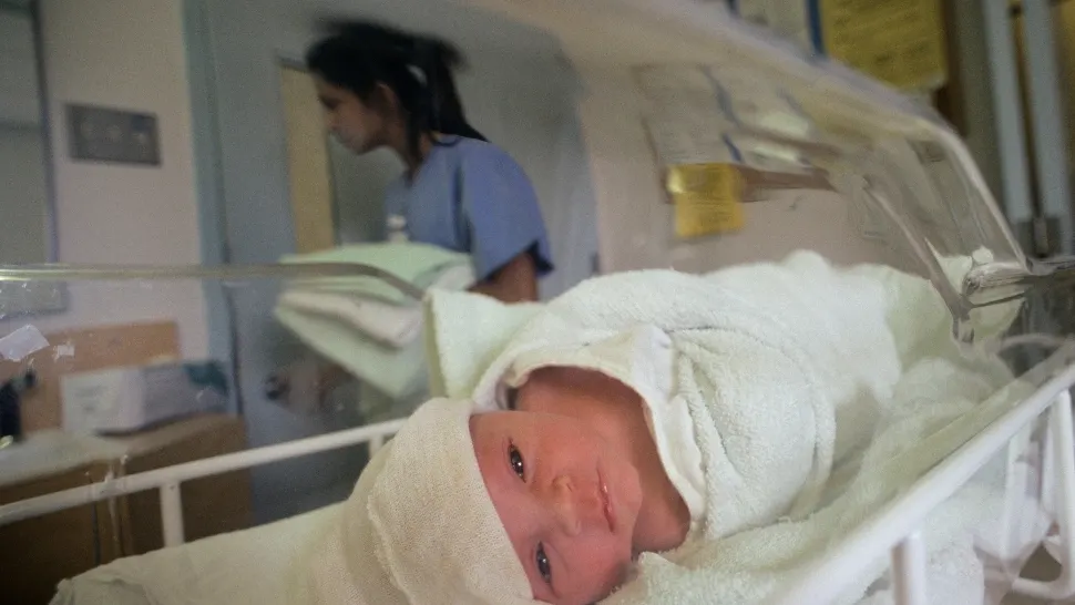 Bebeluş de o lună, vaccinat din greşeală împotriva COVID-19. Este primul caz de nou-născut care a primit doza