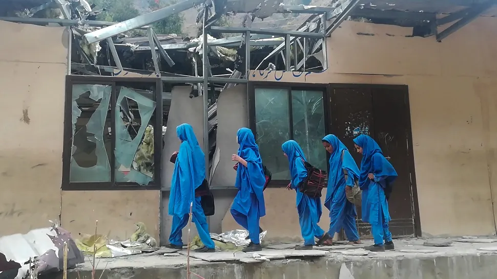 Atac cu bombă, la o școală de fete din Pakistan