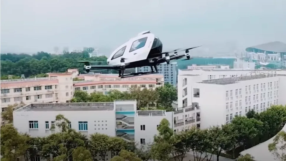 VIDEO Taxiurile zburătoare, introduse în circulație din 2024. Ce țară a luat decizia și cât va costa o călătorie