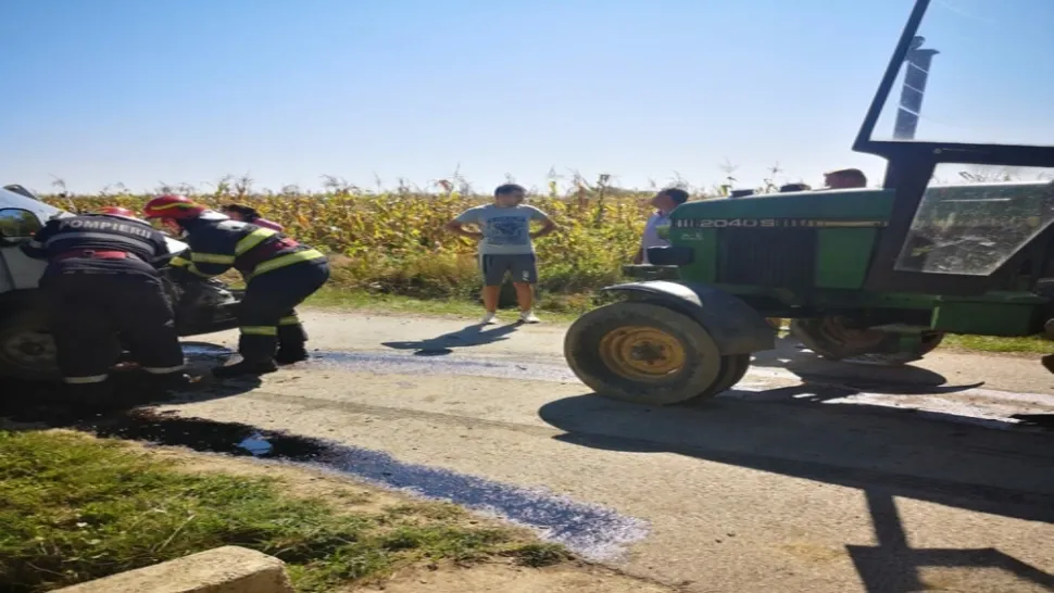 Accident VIOLENT, în Botoșani. 2 victime, după ce mașina în care se aflau s-a izbit de un tractor