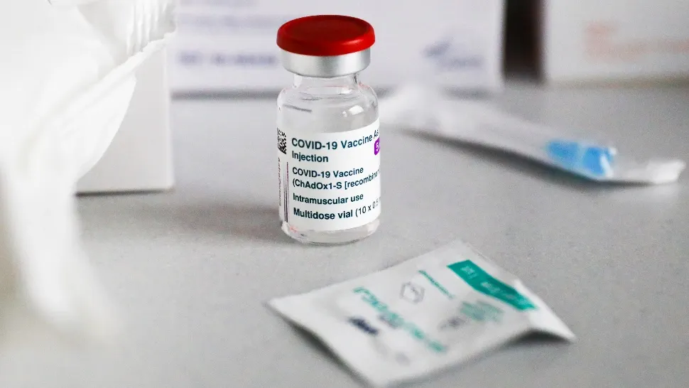 Veste bună pentru persoanele care s-au imunizat cu AstraZeneca împotriva Covid. Cui îi este recomandată doza a treia