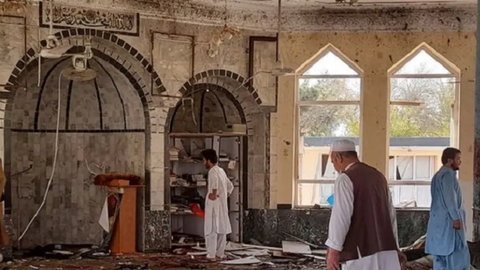 EXPLOZIE devastatoare în Afganistan: Peste 200 de VICTIME după un atac sinucigaș cu bombă într-o moschee - VIDEO