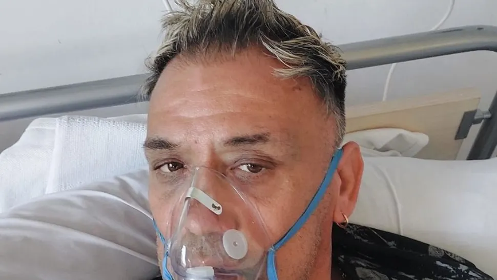Un lider al protestelor anti-vaccin s-a infectat cu Sars-Cov-2 și regretă că nu s-a vaccinat - Mesajul său de pe patul de spital