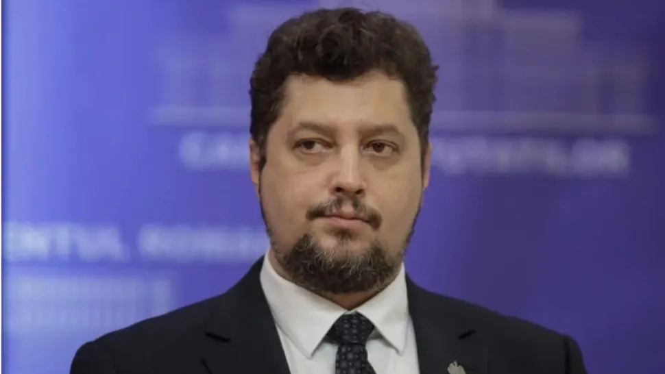 AUR anunţă că se opune vaccinării anti-COVID forţate a personalului medical