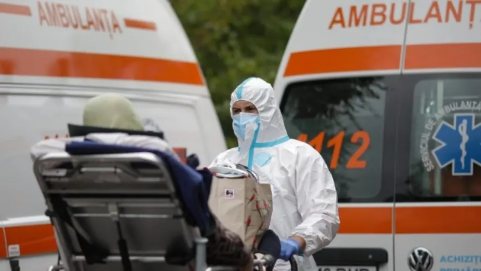 Medic de familie ACUZAT că prescrie... supă de pui ca tratament pentru COVID-19 - Dialog HALUCINANT