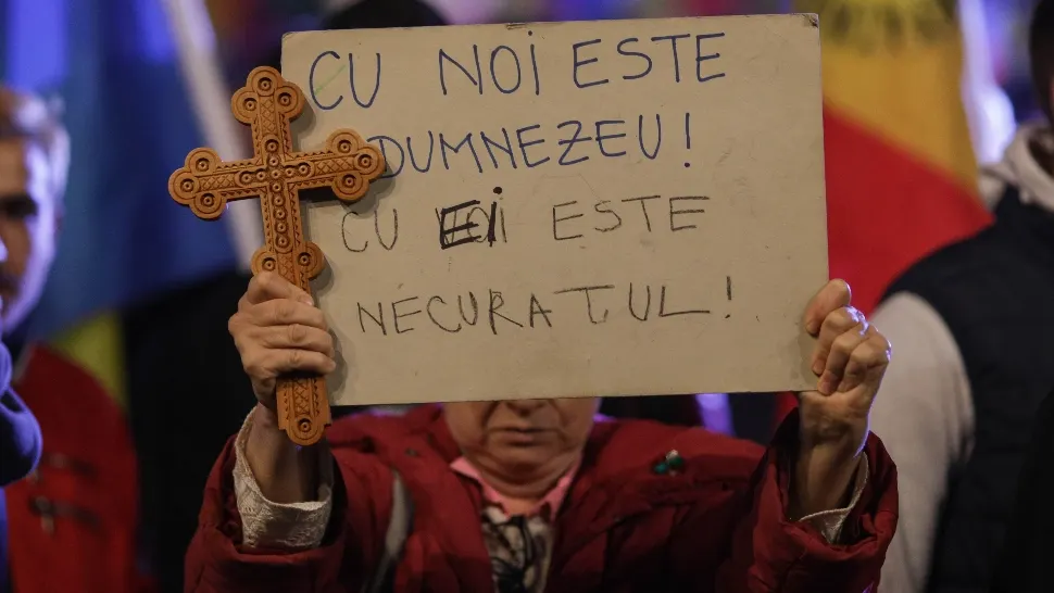 VIDEO - Proteste în țară - Autoritățile au intervenit cu gaze lacrimogene