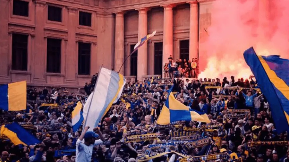 VIDEO | Atmosferă explozivă înainte de Petrolul - CSA Steaua! Au oprit cu torțe autocarul echipei favorite