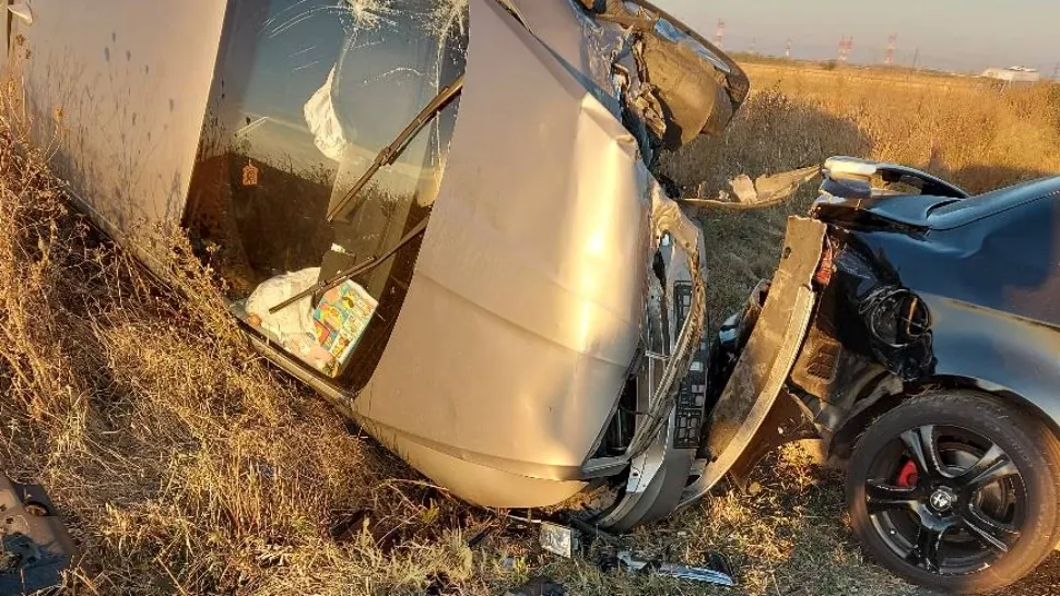 VIDEO - Accident foarte grav în Olt, sâmbătă dimineața - Trei mașini s-au făcut praf