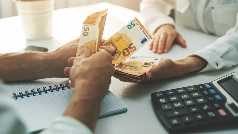 Angajată de la DSP Neamț, reținută de procurori pentru trafic de influență