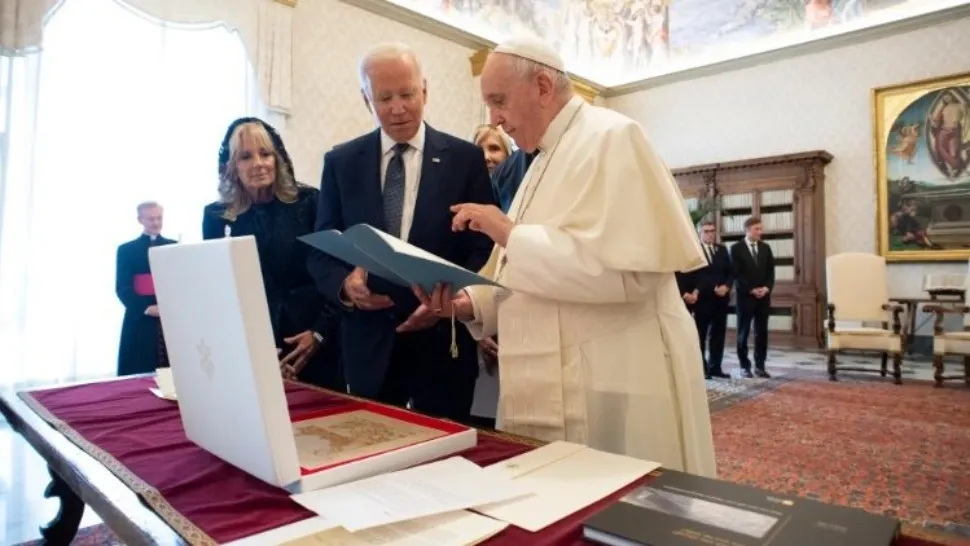 Joe Biden a întârziat la întâlnirile cu președinții Macron și Draghi după o întrevedere de 3 ore cu Papa Francisc - Ce au discutat