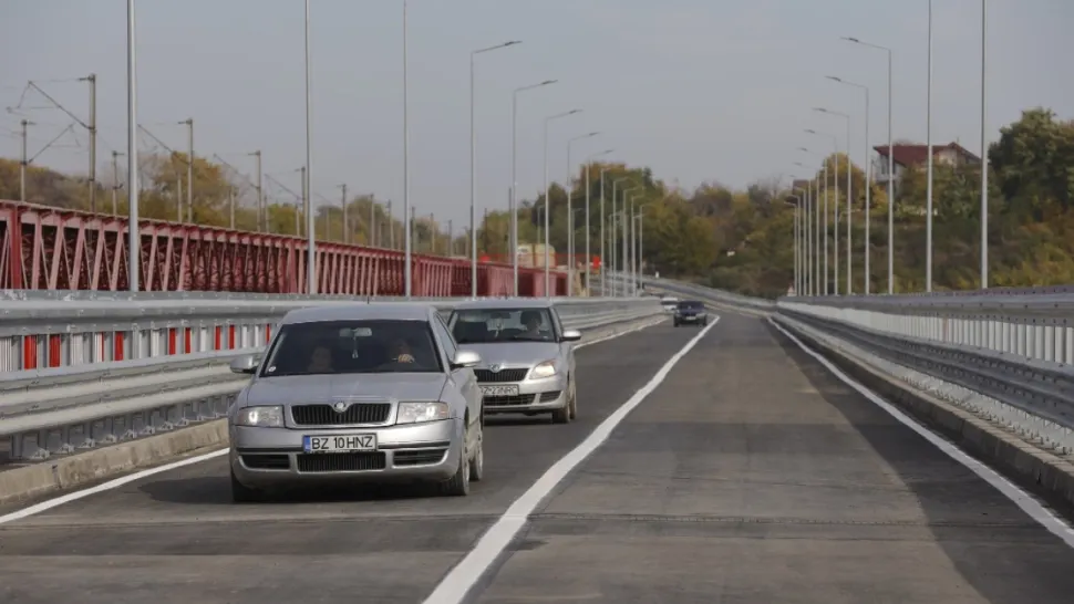 FOTO Pod inaugurat la ambele capete, în județul Buzău. Liderii PSD și PNL au tăiat separat panglicile 