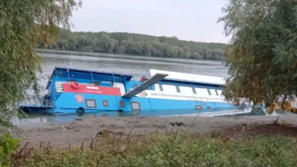 Pontonul inaugurat de Raluca Turcan cu mare pompă, luna trecută, la Tulcea, s-a scufundat