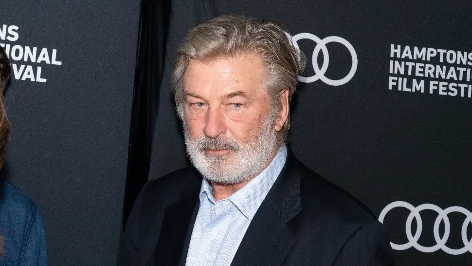  Alec Baldwin, acuzat oficial de omor prin imprudenţă în dosarul privind incidentul din timpul filmărilor peliculei "Rust". Ce riscă actorul