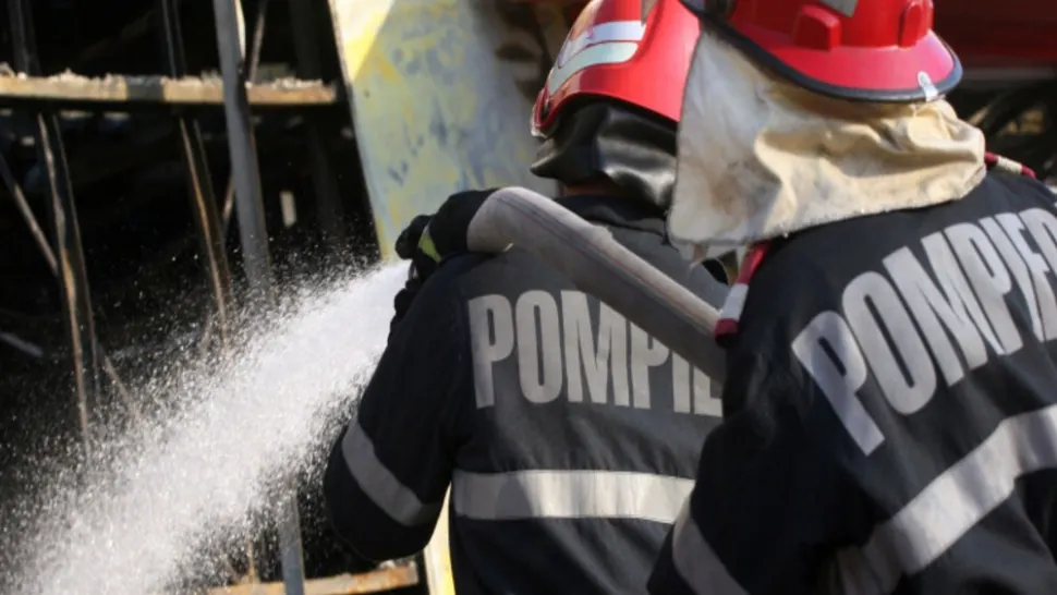 Sfârșit tragic pentru un bărbat din Tulcea. A murit carbonizat după ce i-a luat foc casa