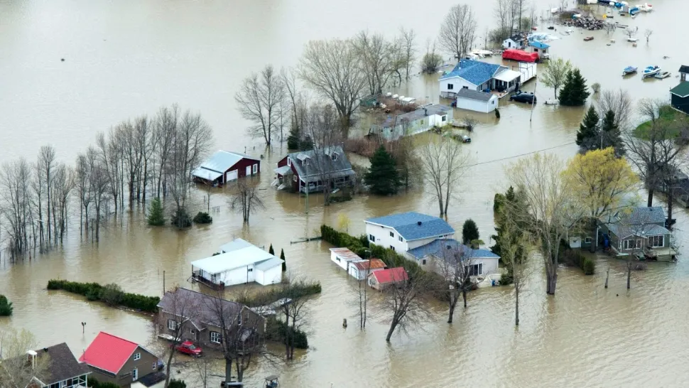 EVACUĂRI în vestul Canadei! Alertă de inundații și alunecări de teren