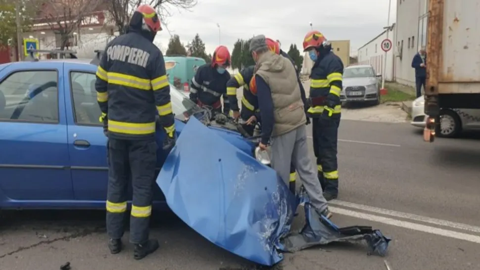 Coliziune VIOLENTĂ în Dâmbovița: O persoană transportată de urgență la spital