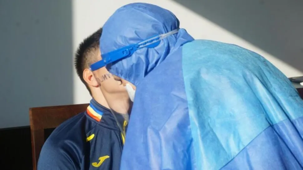 Alarmă de COVID-19 la România U21! Trei jucători au părăsit cantonamentul naționalei