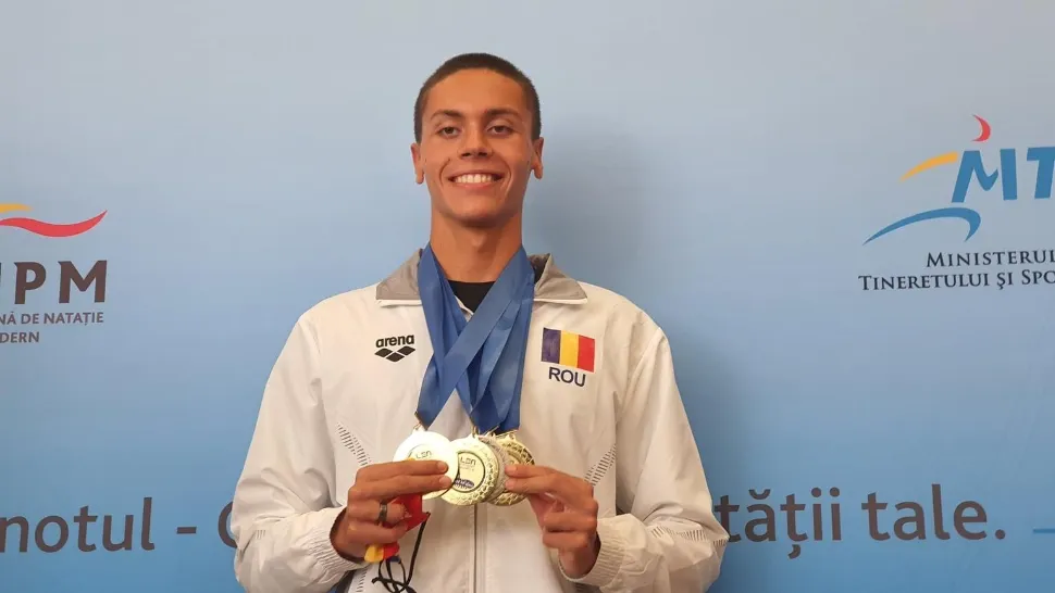 David Popovici, decorat cu cea mai înaltă distincție a statului român la 17 ani - Ceremonie emoționantă la Cotroceni - VIDEO