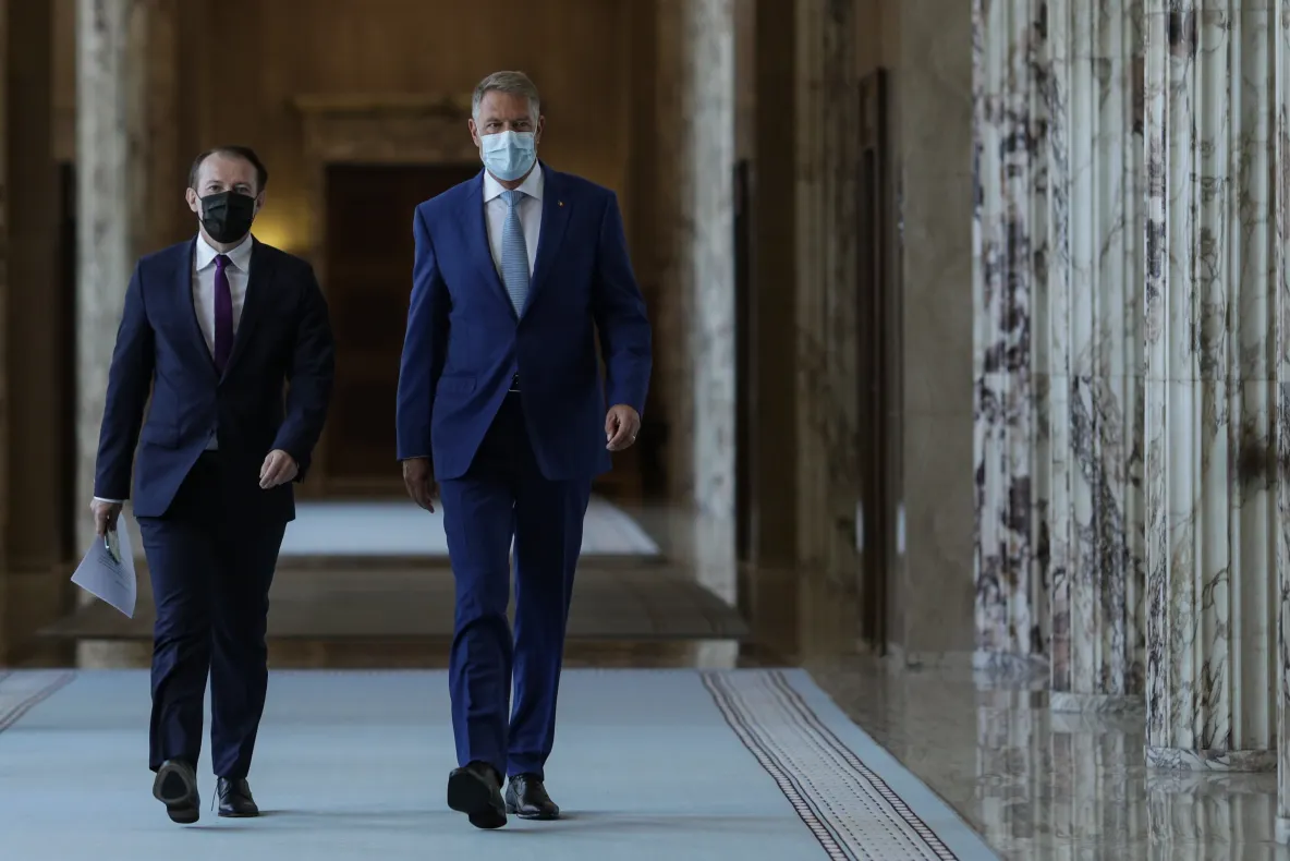 Cum a ajuns Iohannis la mâna PNL. Președintele jucător "trăiește" din mila lui Cîțu 