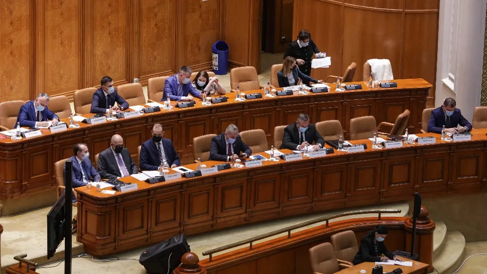 VIDEO | Parlamentari amenințați cu moartea prin mesaje. Românii, din nou în stradă