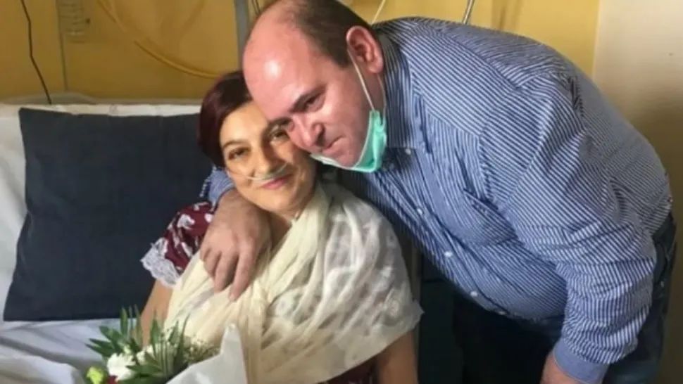 FOTO | Povestea emoționantă a doi români cununați într-un salon de spital din Italia