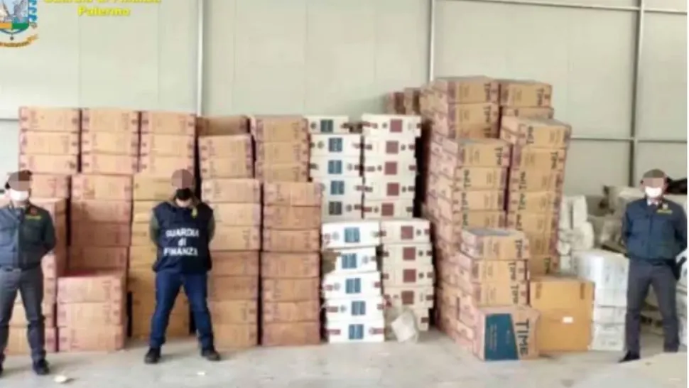 Percheziții de AMPLOARE în 4 țări europene! Parchetul European investighează o fraudă vamală cu trafic de biomotorină și contrabandă cu tutun