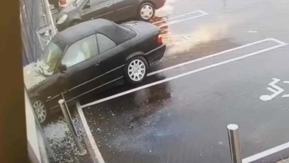 VIDEO Accident bizar, a intrat cu mașina prin vitrina unui supermarket din jud. Hunedoara 