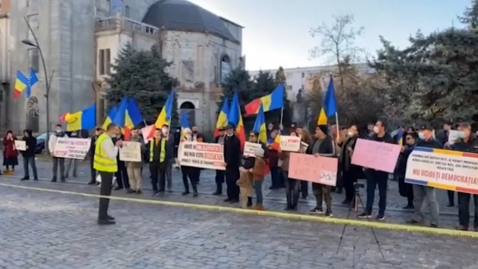 Țara dă în CLOCOT! Noi proteste față de RESTRICȚII și de certificatul verde - Ce au scandat manifestanții care se opun vaccinării VIDEO