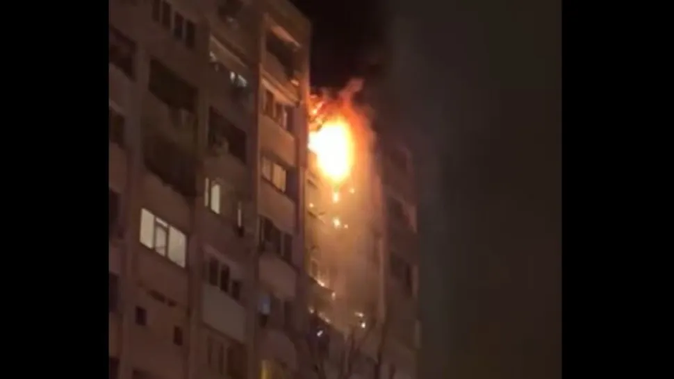 O femeie a murit și 40 de persoane au fost evacuate de urgență - Incendiu puternic la un bloc din Galați