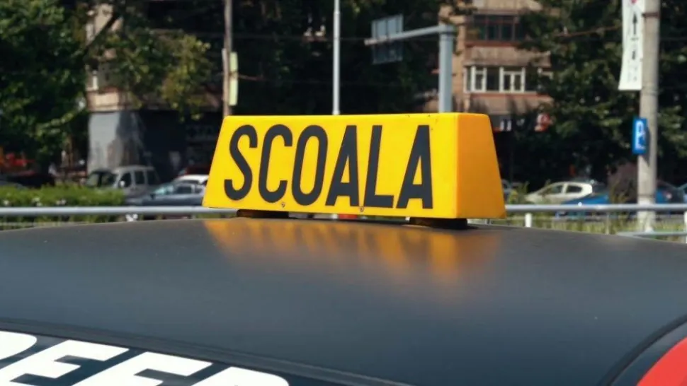 Instructoare auto, filmată când îl pălmuiește pe un elev aflat la volan - VIDEO