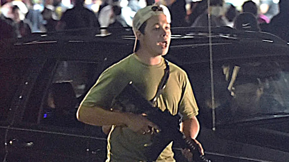 DECIZIE CONTROVERSATĂ! Americanul de 17 ani care a ucis doi protestatari BLM a fost achitat. Cine este adolescentul 
