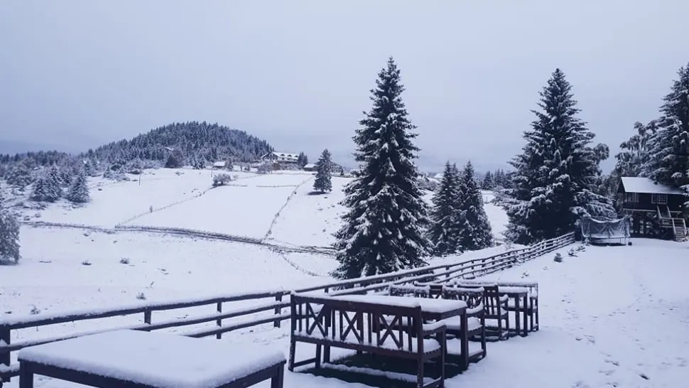 VIDEO - Ninge la munte ca în povești - Stratul de zăpadă măsoară 15 centrimetri - Cum arată prognoza meteo pentru următoarea perioadă
