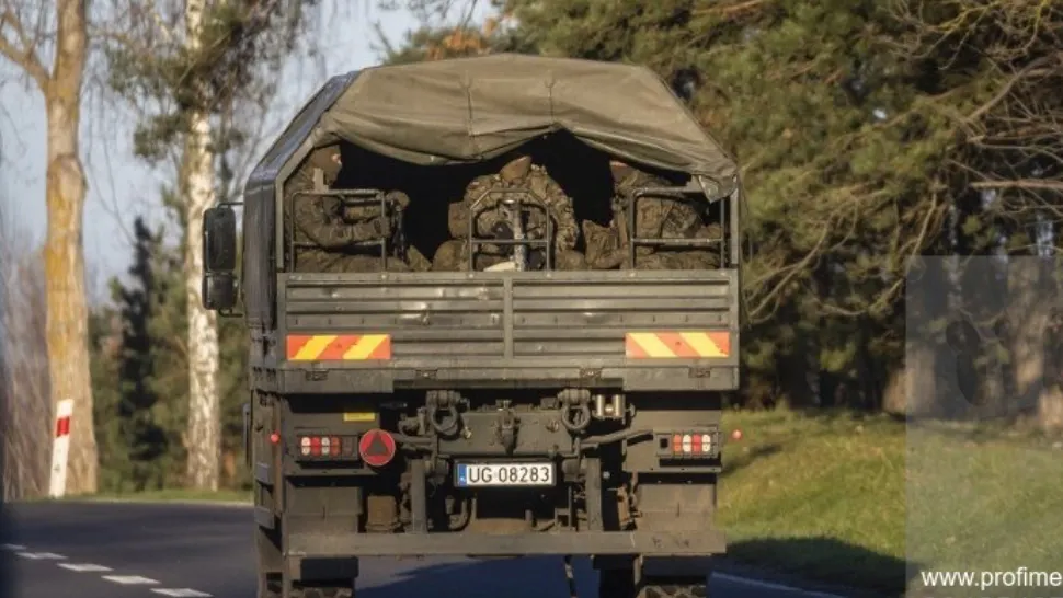 Oficialii din domeniul apărării AVERTIZEAZĂ! Criza migranților de la granița dintre Polonia și Belarus ar putea erupe într-un conflict armat 