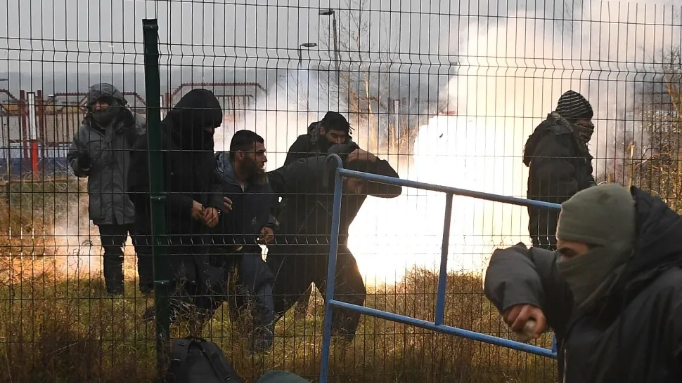 VIDEO | Migranții încep să accepte repatrierea voluntară. Criză umanitară la granița dintre Belarus și Polonia