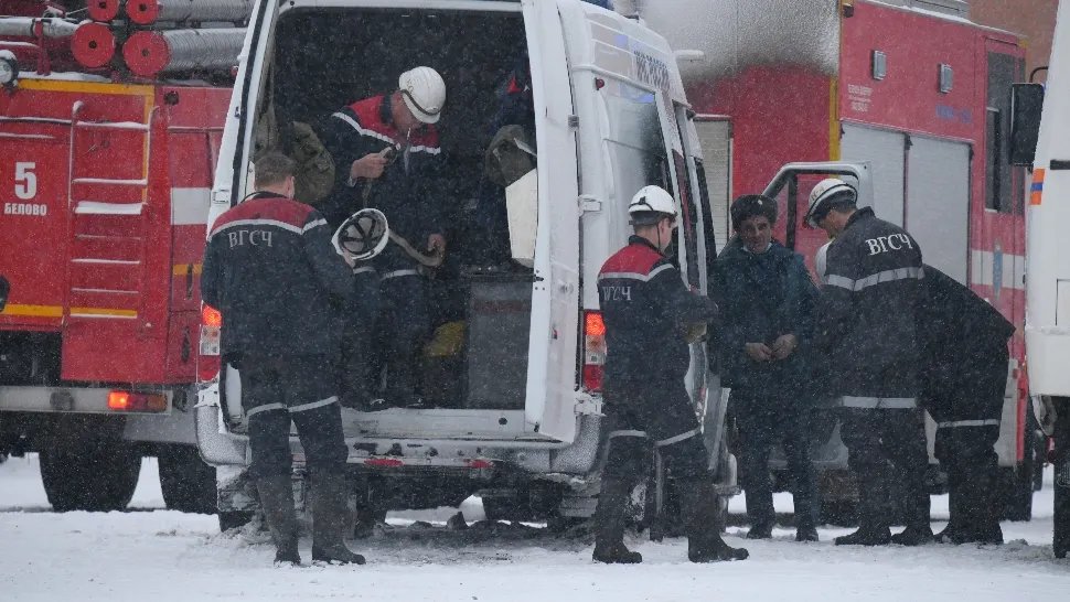 Incendiu violent într-o mină din Rusia. Un om a murit, iar zeci de mineri au rămas blocați în subteran