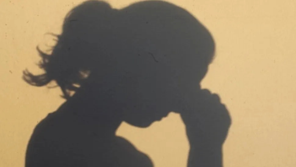 Caz REVOLTĂTOR în Bistriţa! O femeie a fost violată ziua în amiaza mare. Unul dintre agresori are 13 ani 