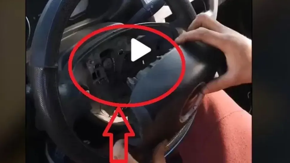 VIDEO – Ce a găsit mecanicul în volanul unui taxi – Descoperirea absolut revoltătoare l-a făcut să se enerveze la culme